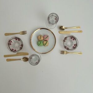 Authentic American Girl Pleasant Company Samantha Birthday Dish set (incomplete)